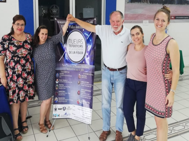 Spreading the Joy of Active Learning about Light and Color with Teachers in Mexico